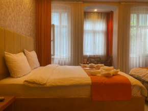 AURA HOTEL